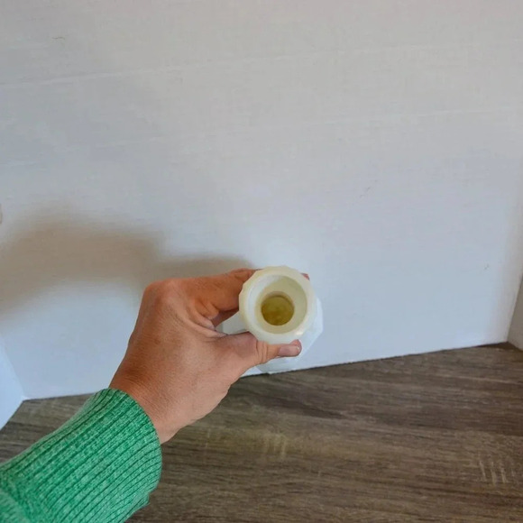 Vintage  Milk Glass Eagle Vase - Picture 6 of 8